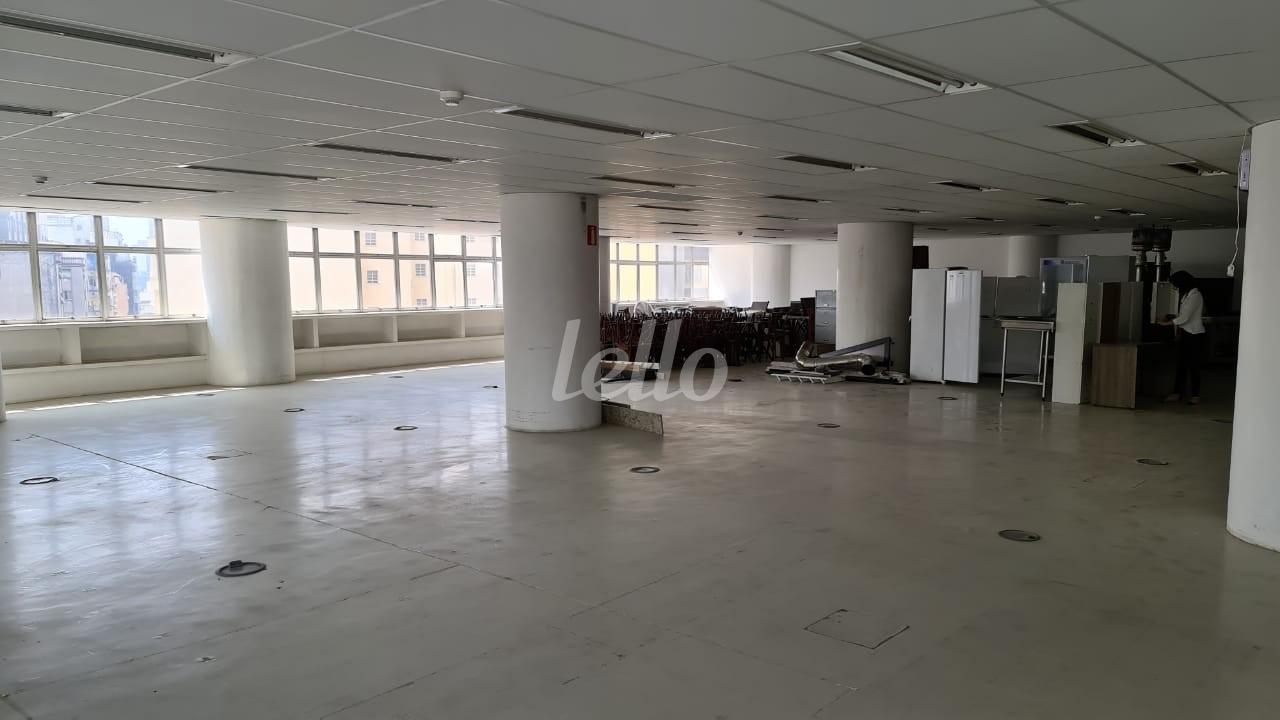 ANDAR de Sala / Conjunto para alugar, Padrão com 840 m², e em República - São Paulo