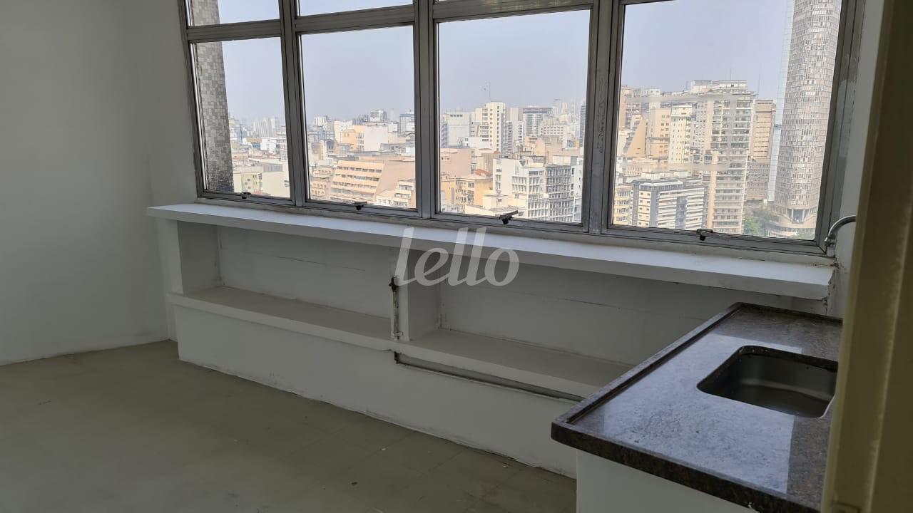 COPA de Sala / Conjunto para alugar, Padrão com 840 m², e em República - São Paulo