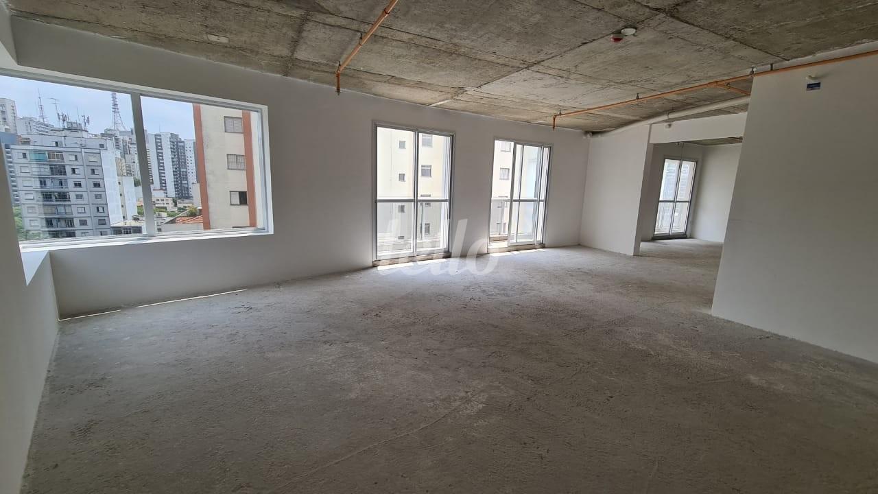 SALA de Sala / Conjunto para alugar, Padrão com 238 m², e 9 vagas em Liberdade - São Paulo