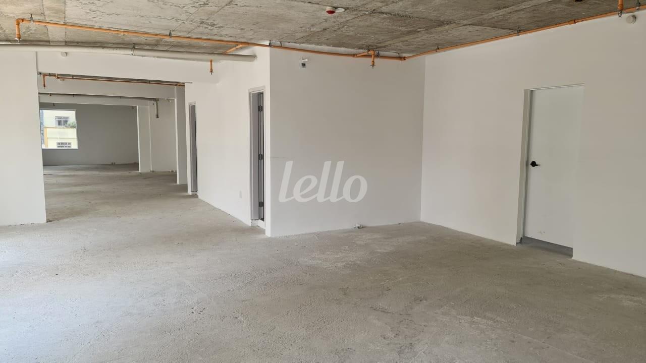 SALA de Sala / Conjunto para alugar, Padrão com 238 m², e 9 vagas em Liberdade - São Paulo