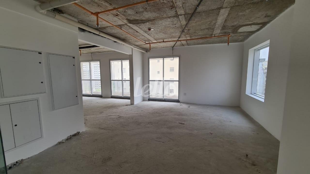 SALA de Sala / Conjunto para alugar, Padrão com 238 m², e 9 vagas em Liberdade - São Paulo