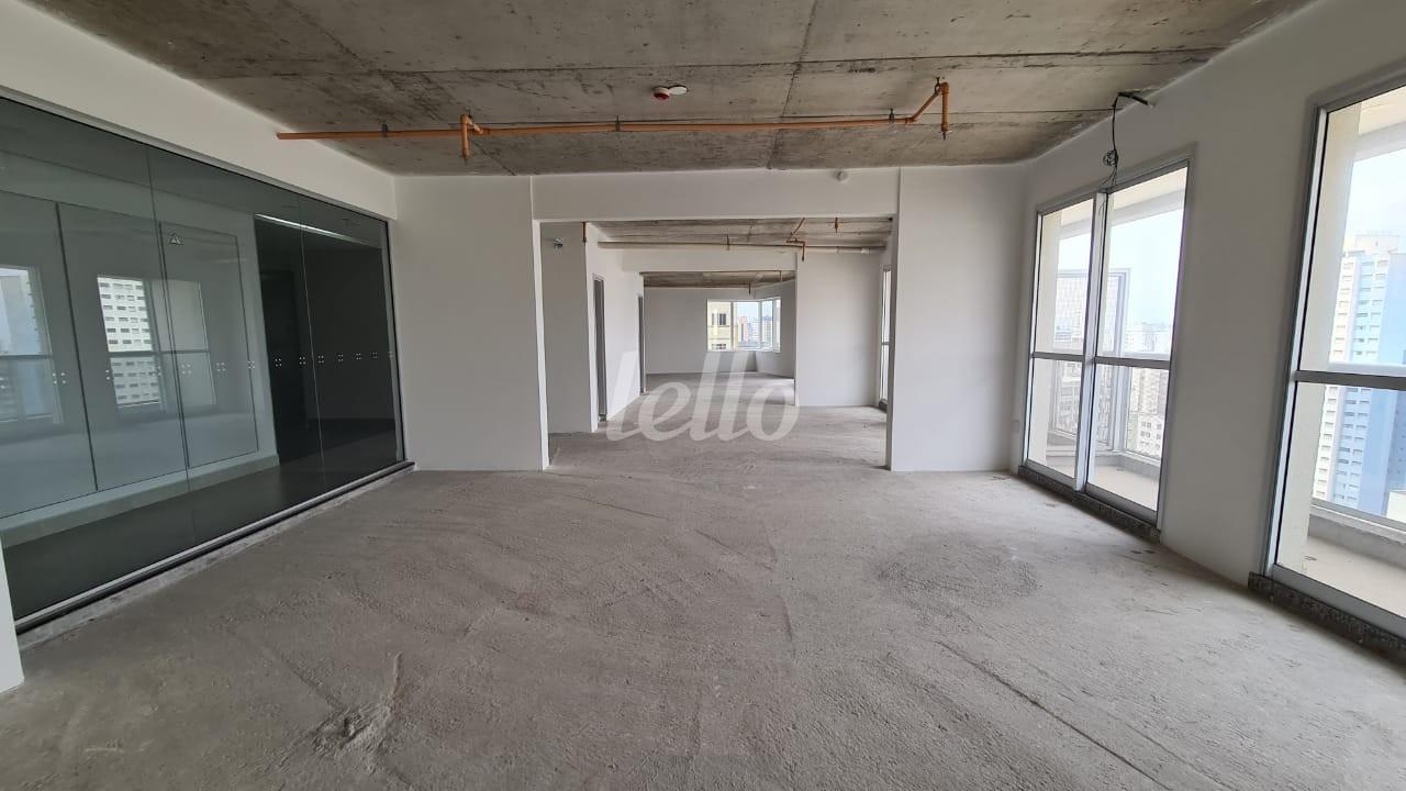 SALA de Sala / Conjunto para alugar, Padrão com 238 m², e 9 vagas em Liberdade - São Paulo