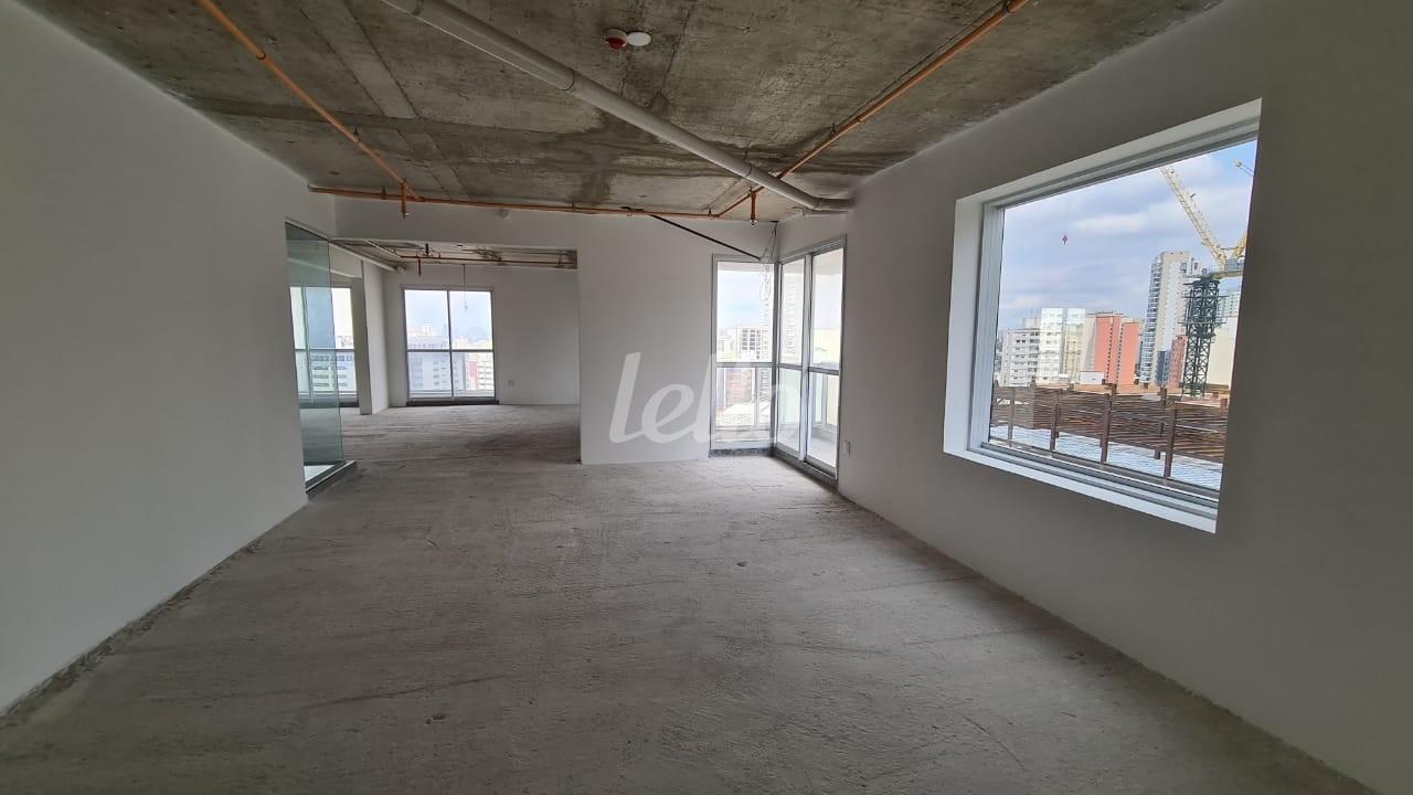 SALA de Sala / Conjunto para alugar, Padrão com 238 m², e 9 vagas em Liberdade - São Paulo