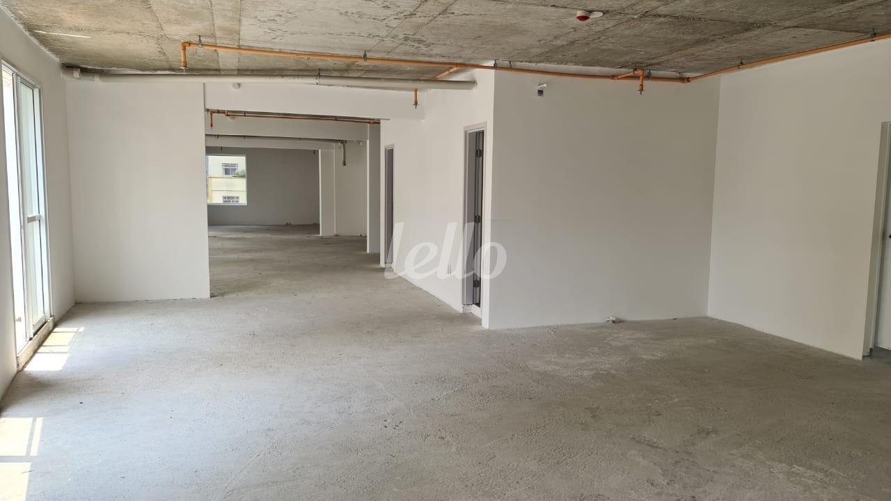 SALA de Sala / Conjunto para alugar, Padrão com 238 m², e 9 vagas em Liberdade - São Paulo