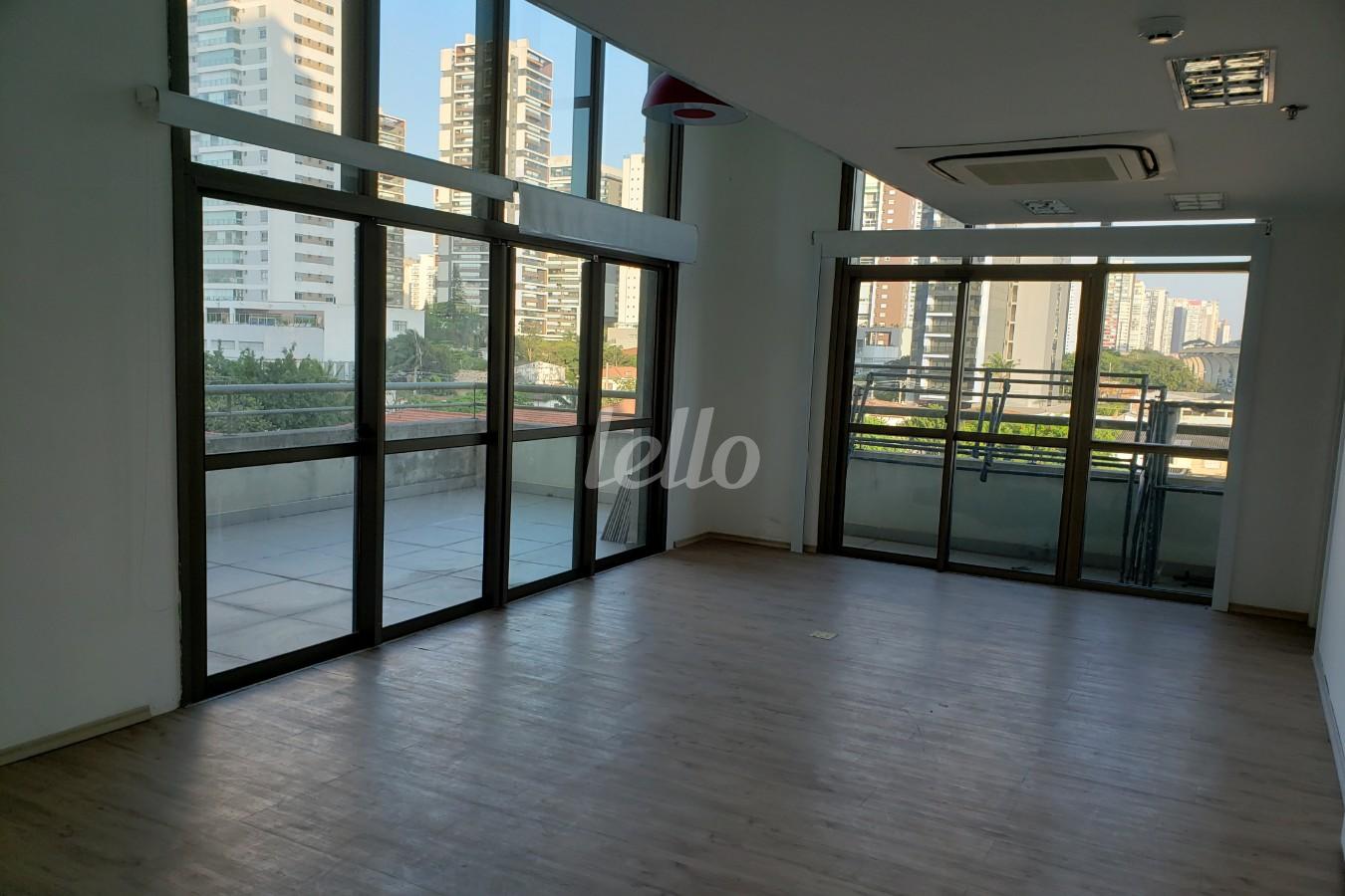 ANDAR de Sala / Conjunto para alugar, Padrão com 476 m², e 14 vagas em Brooklin Paulista - São Paulo