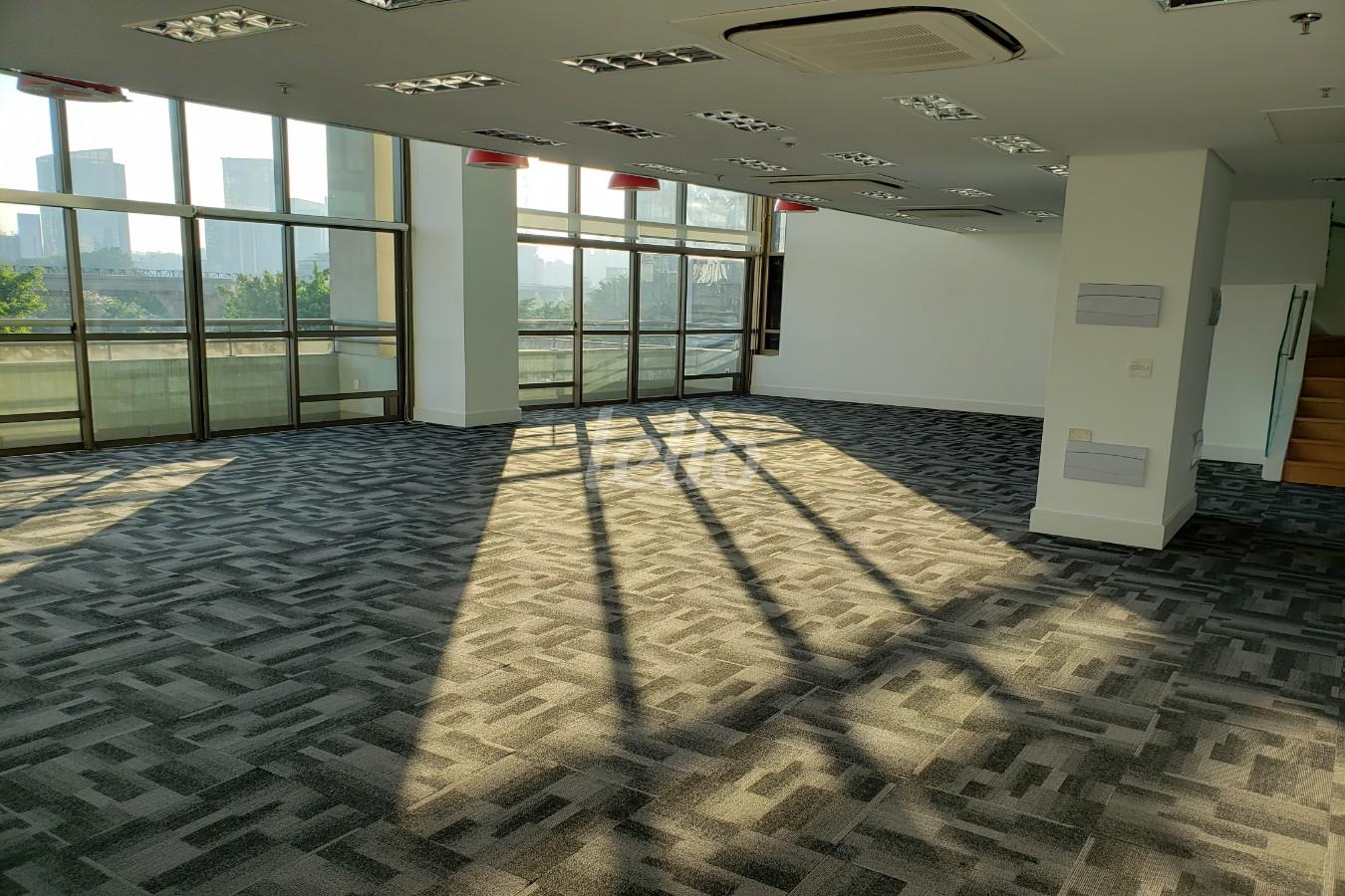 ANDAR de Sala / Conjunto para alugar, Padrão com 476 m², e 14 vagas em Brooklin Paulista - São Paulo