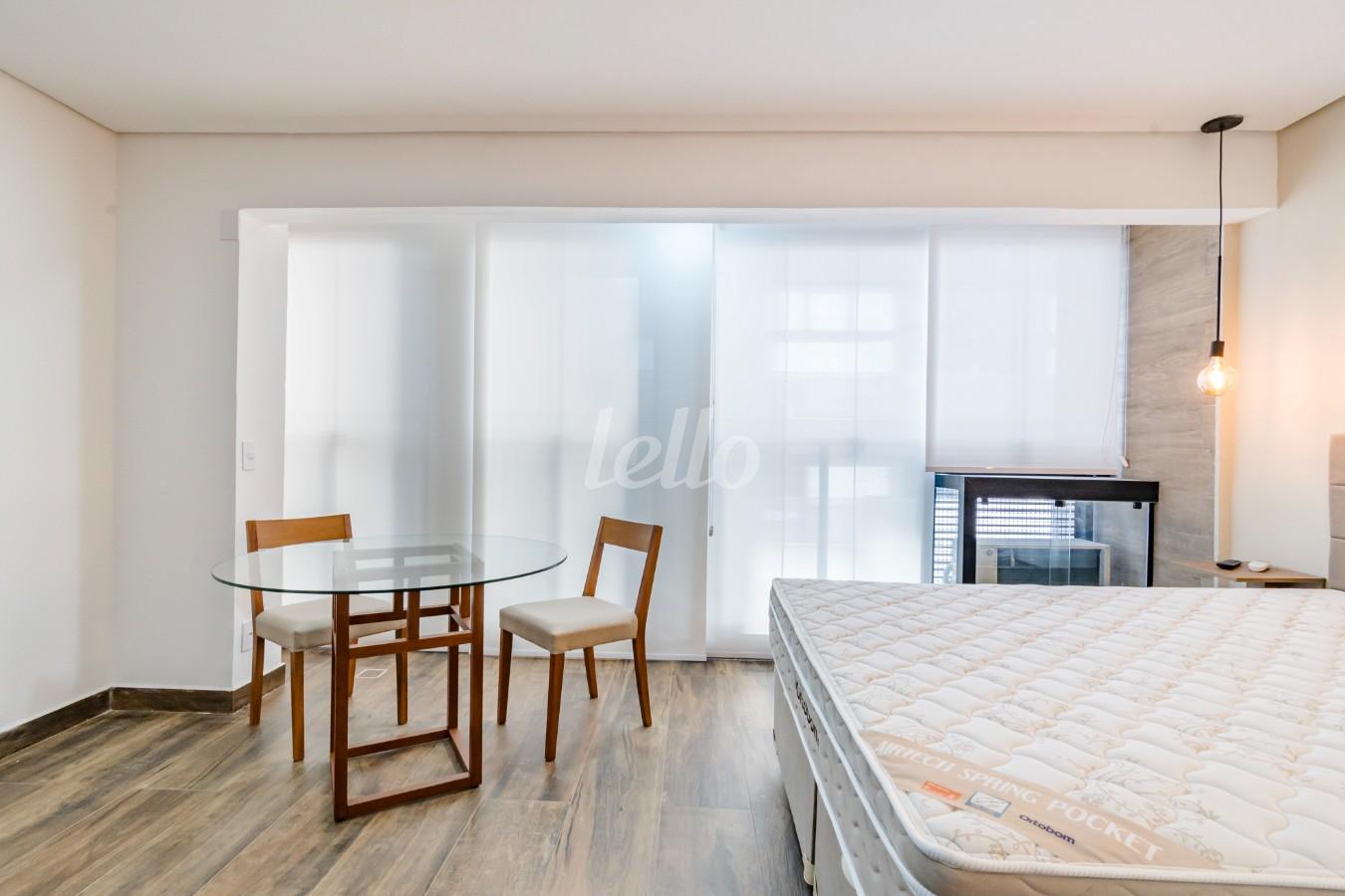 SALA de Apartamento para alugar, Padrão com 32 m², 1 quarto e em Pinheiros - São Paulo