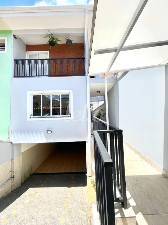 FACHADA de Casa à venda, sobrado com 280 m², 3 quartos e 6 vagas em Vila Mazzei - São Paulo