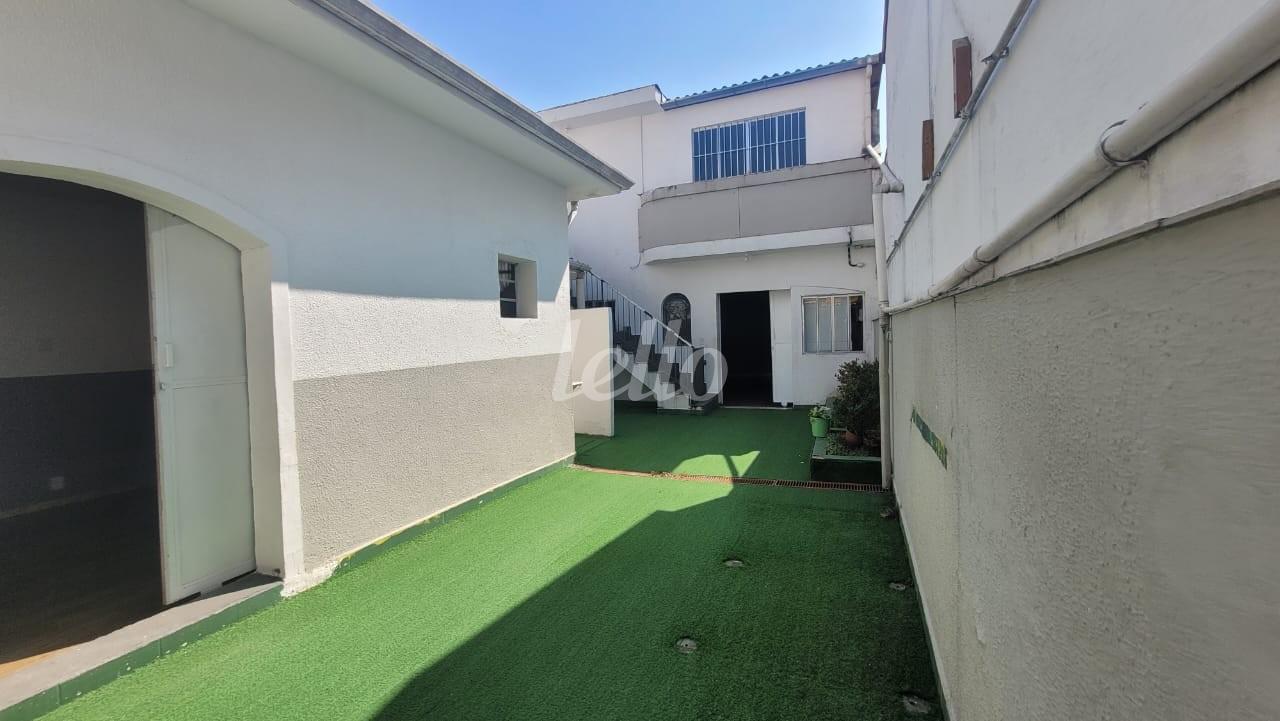 QUINTAL de Casa à venda, térrea com 259 m², e em Vila Bertioga - São Paulo