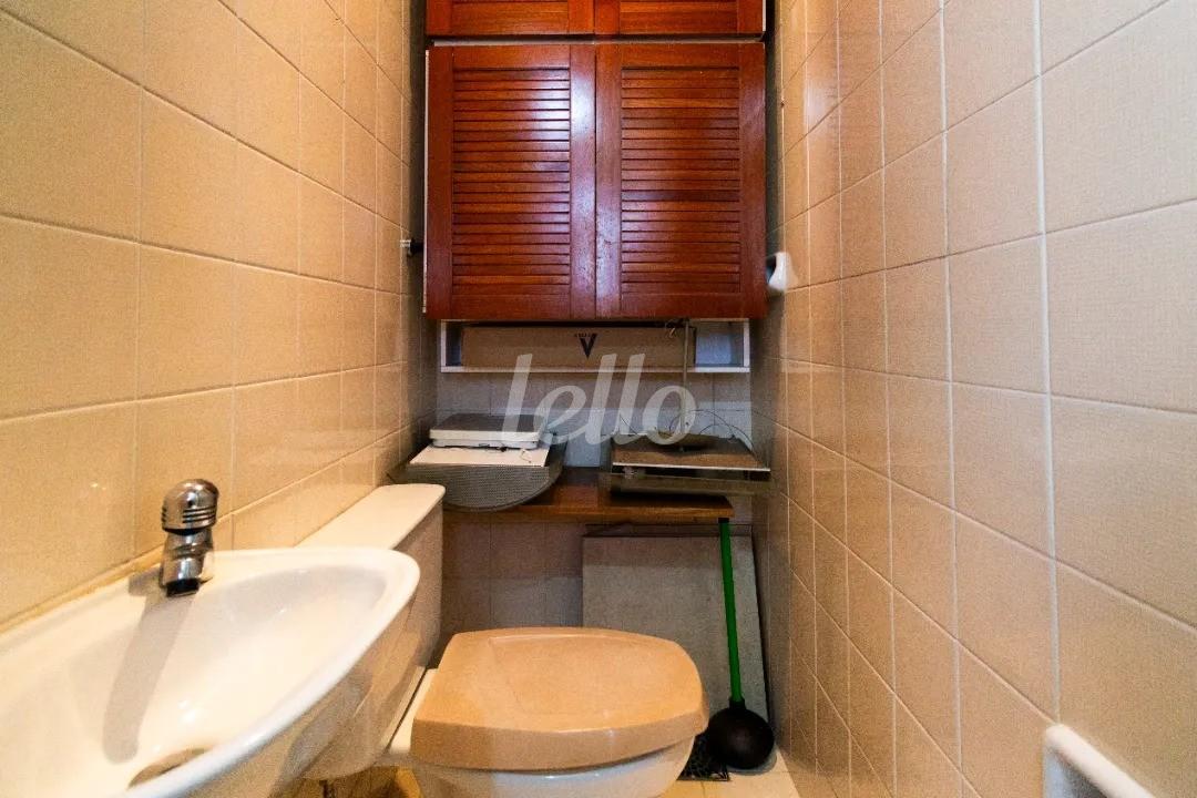 BANHEIRO SERVIÇO de Apartamento à venda, Padrão com 84 m², 3 quartos e 2 vagas em Vila Pompeia - São Paulo