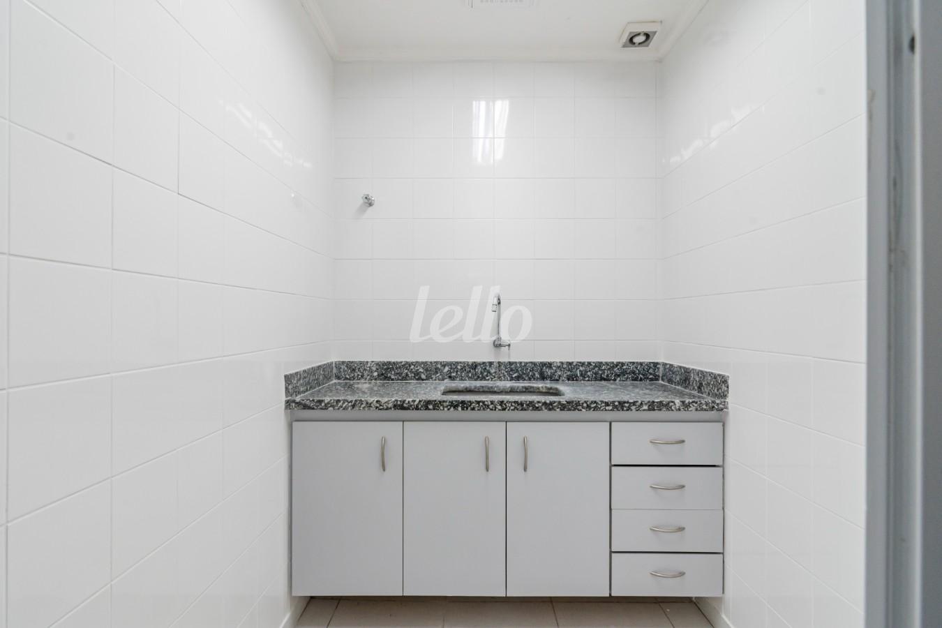 COZINHA de Loja para alugar, Padrão com 328 m², e 15 vagas em Vila Madalena - São Paulo