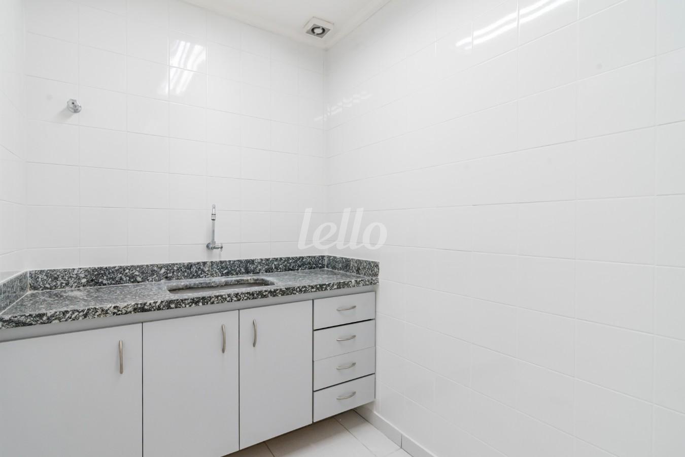 COZINHA de Loja para alugar, Padrão com 328 m², e 15 vagas em Vila Madalena - São Paulo