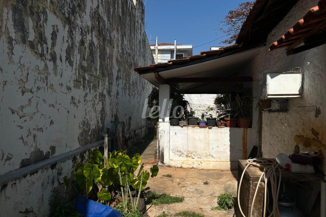 CASA FUNDOS de Área / Terreno à venda, Padrão com 486 m², e em Mandaqui - São Paulo