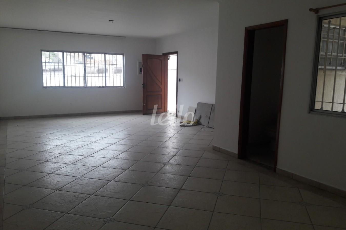 SALA de Casa à venda, sobrado com 240 m², 3 quartos e 6 vagas em Vila Mazzei - São Paulo