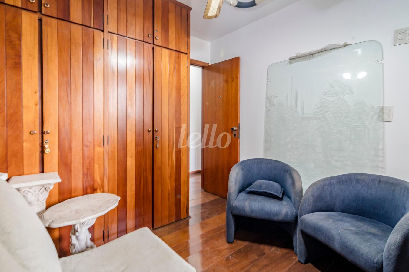 DORMITORIO de Apartamento à venda, Padrão com 150 m², 4 quartos e 3 vagas em Vila Uberabinha - São Paulo