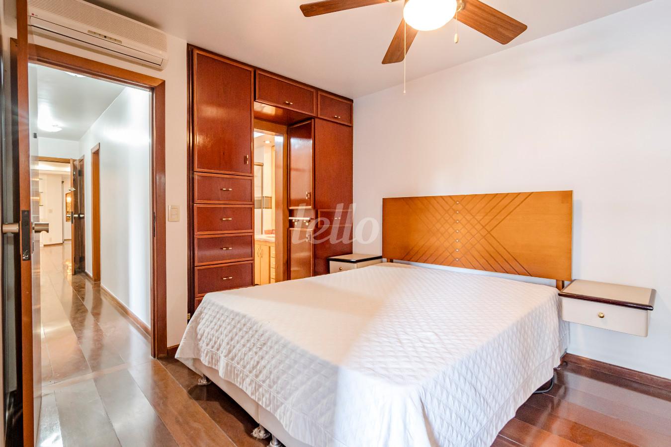 SUITE de Apartamento à venda, Padrão com 150 m², 4 quartos e 3 vagas em Vila Uberabinha - São Paulo