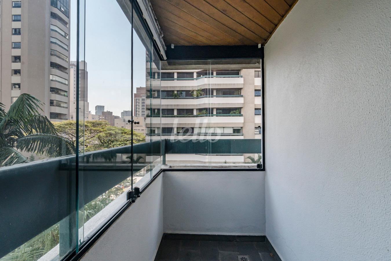 VARANDA DA SUITE de Apartamento à venda, Padrão com 150 m², 4 quartos e 3 vagas em Vila Uberabinha - São Paulo