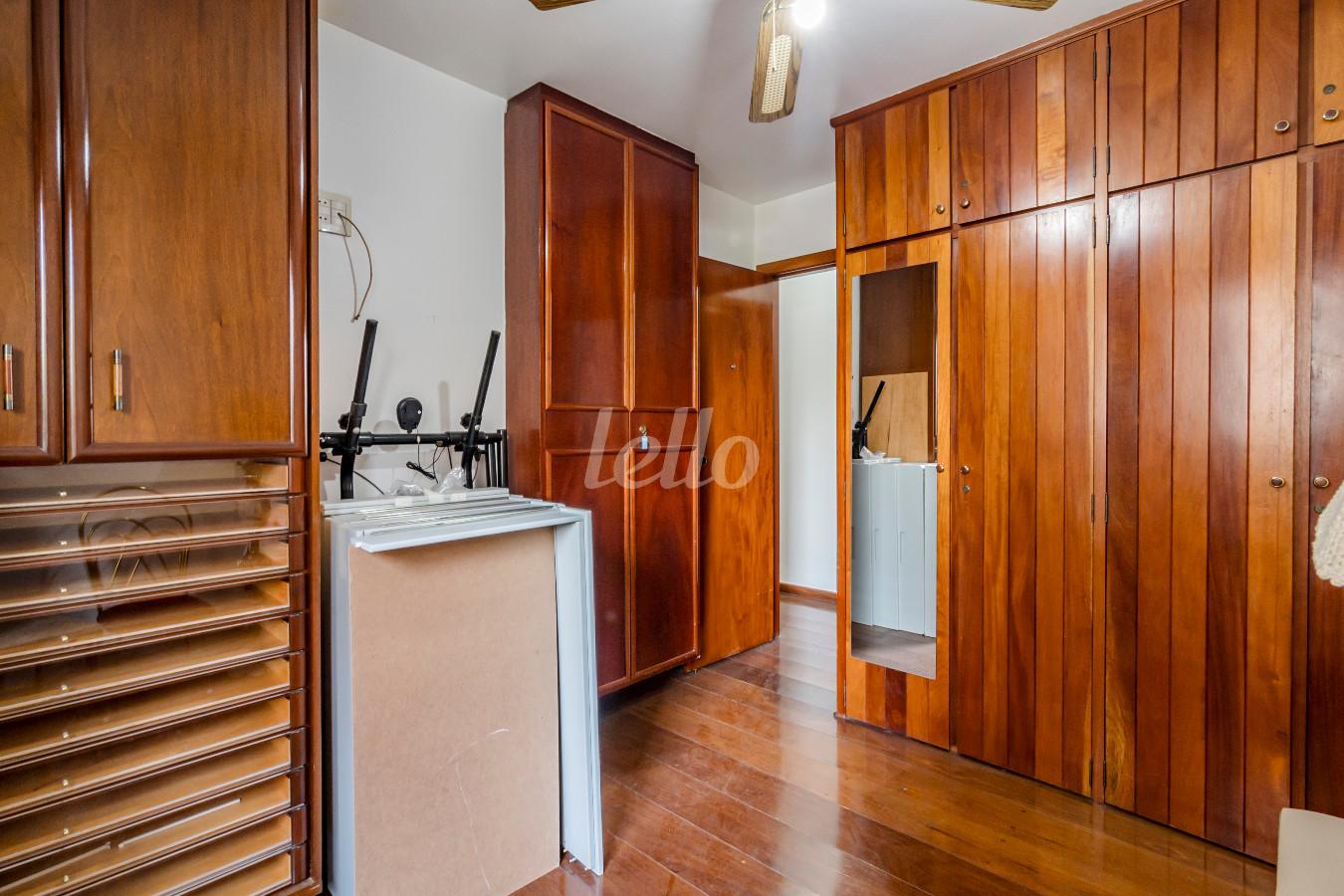 DORMITORIO de Apartamento à venda, Padrão com 150 m², 4 quartos e 3 vagas em Vila Uberabinha - São Paulo