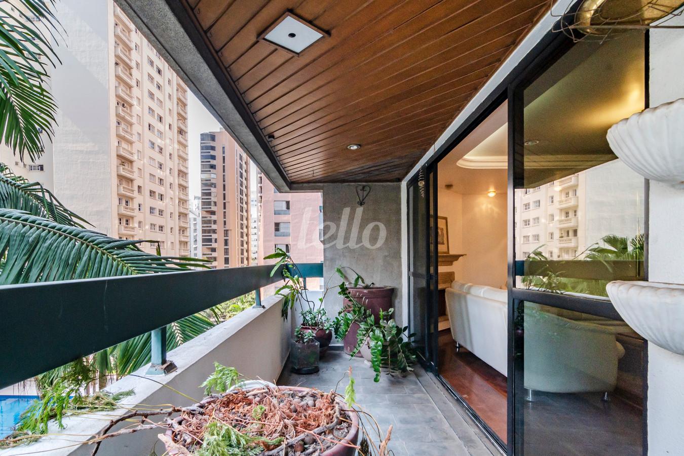 VARANDA de Apartamento à venda, Padrão com 150 m², 4 quartos e 3 vagas em Vila Uberabinha - São Paulo