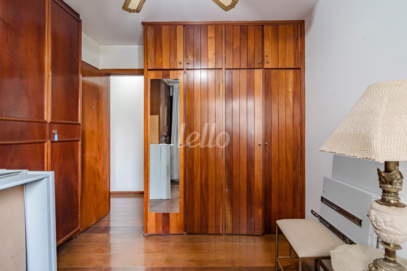 DORMITORIO de Apartamento à venda, Padrão com 150 m², 4 quartos e 3 vagas em Vila Uberabinha - São Paulo