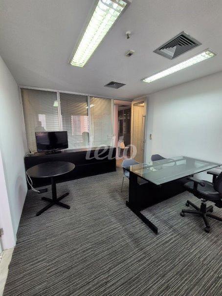 CONJUNTO COMERCIAL de Sala / Conjunto à venda, Padrão com 400 m², e 8 vagas em Itaim Bibi - São Paulo