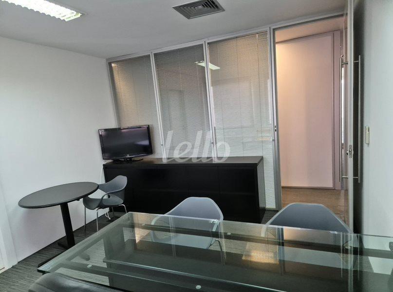 CONJUNTO COMERCIAL de Sala / Conjunto à venda, Padrão com 400 m², e 8 vagas em Itaim Bibi - São Paulo