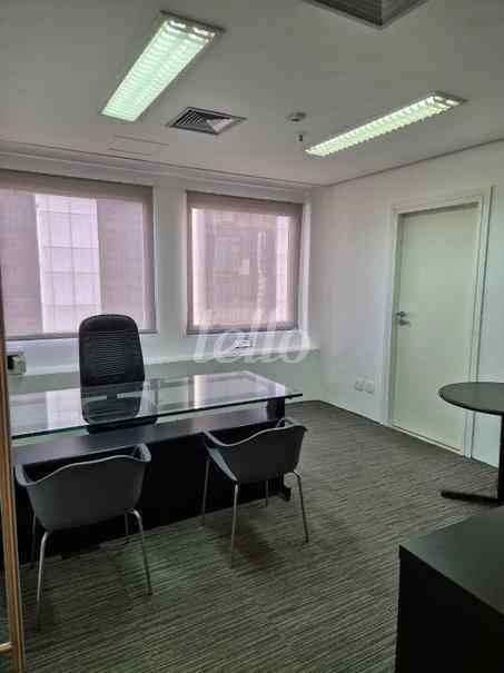 CONJUNTO COMERCIAL de Sala / Conjunto à venda, Padrão com 400 m², e 8 vagas em Itaim Bibi - São Paulo