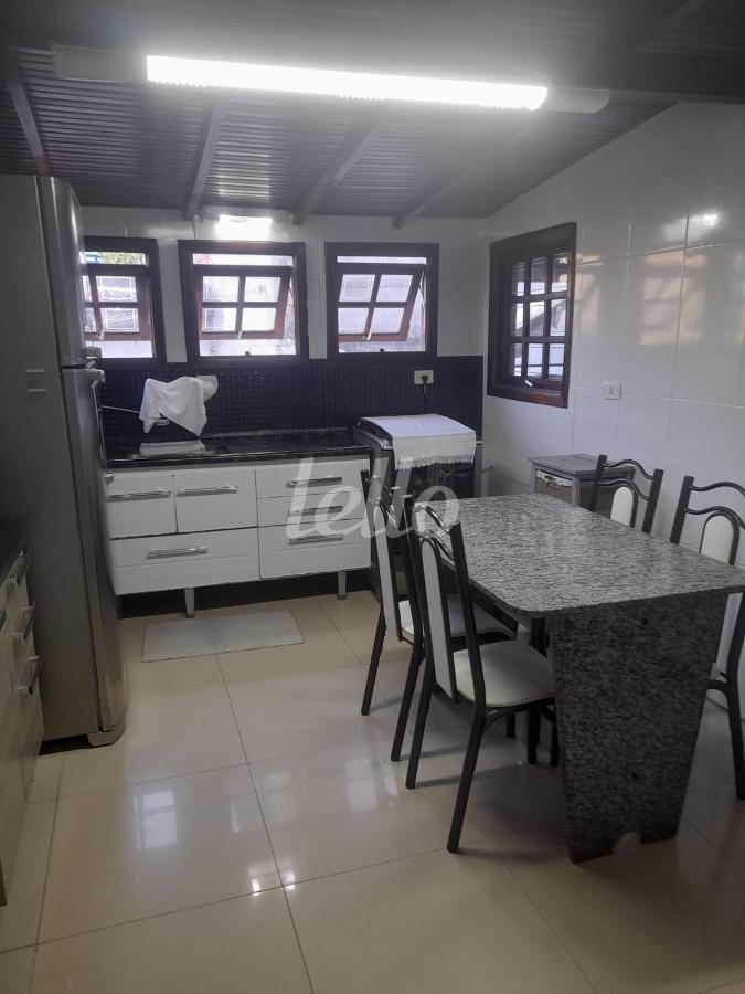 COZINHA de Casa à venda, sobrado com 310 m², 4 quartos e 6 vagas em Horto Florestal - São Paulo