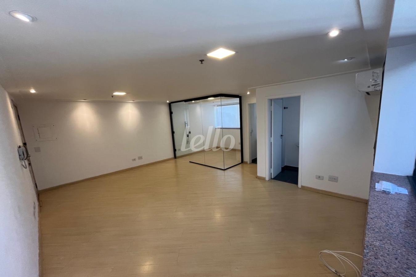 SALA de Sala / Conjunto à venda, Padrão com 33 m², e 1 vaga em Santa Cecília - São Paulo