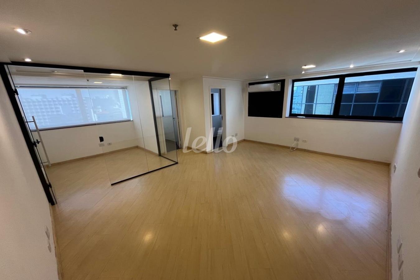 SALA de Sala / Conjunto à venda, Padrão com 33 m², e 1 vaga em Santa Cecília - São Paulo