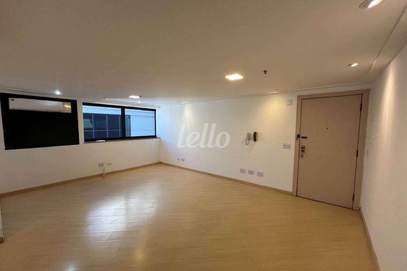 SALA de Sala / Conjunto à venda, Padrão com 33 m², e 1 vaga em Santa Cecília - São Paulo