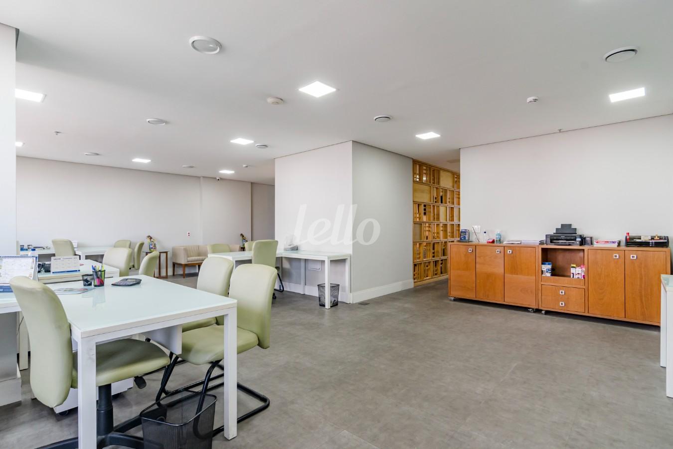 SALA de Sala / Conjunto para alugar, Padrão com 215 m², e 6 vagas em Água Branca - São Paulo