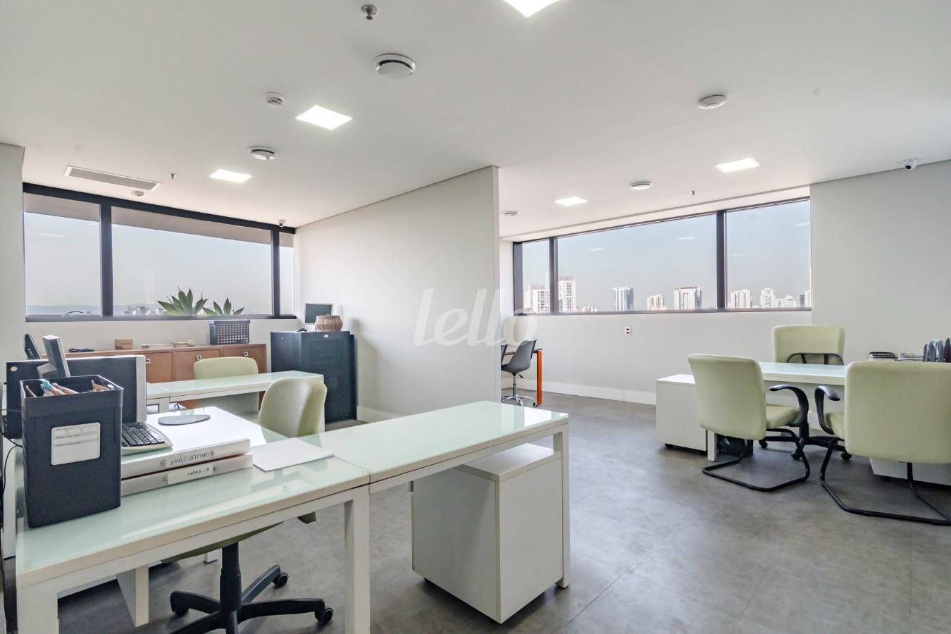 SALA de Sala / Conjunto para alugar, Padrão com 215 m², e 6 vagas em Água Branca - São Paulo