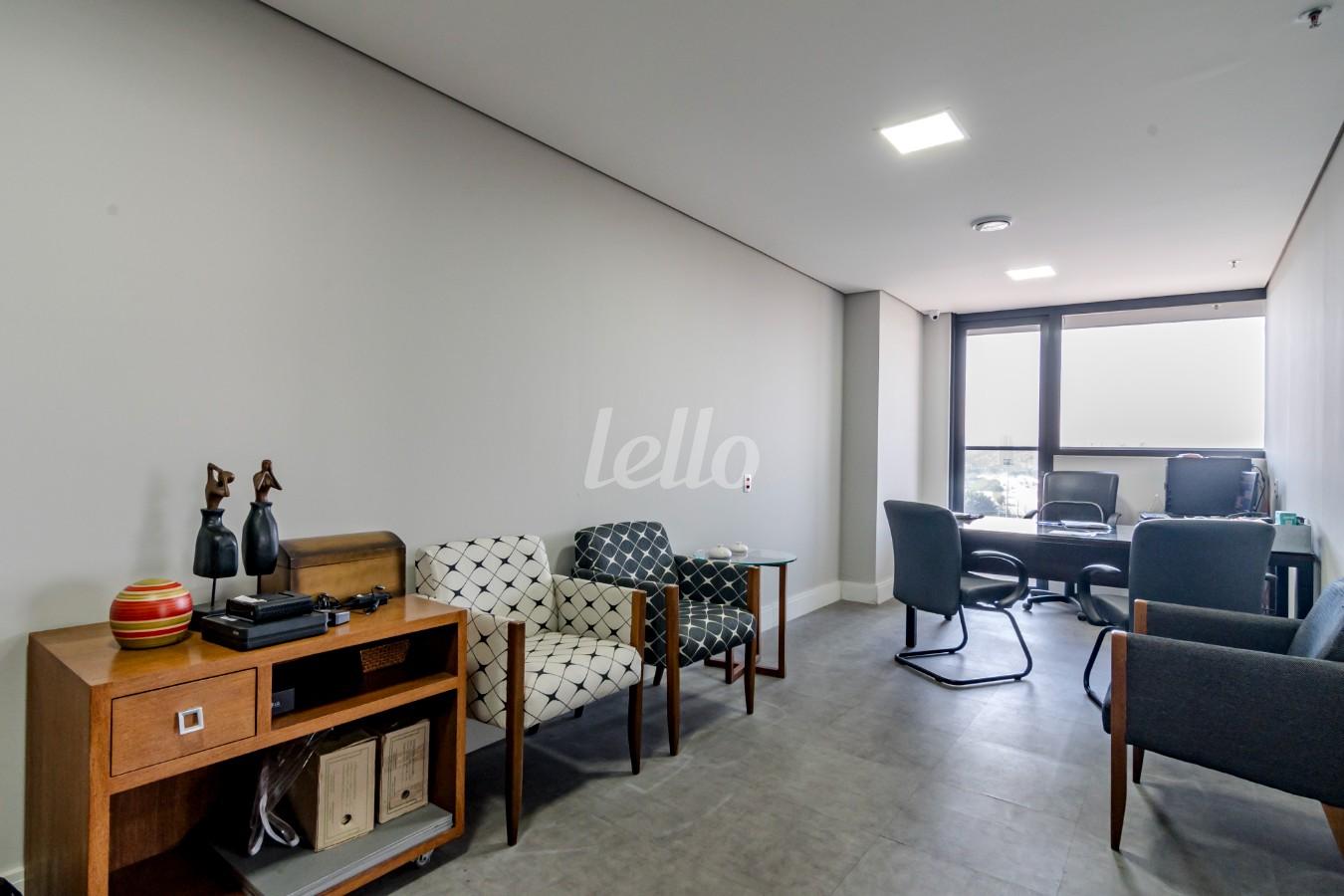 SALA de Sala / Conjunto para alugar, Padrão com 215 m², e 6 vagas em Água Branca - São Paulo