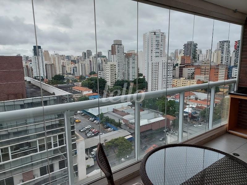 VARANDA de Apartamento para alugar, Padrão com 44 m², 1 quarto e 1 vaga em Vila Olímpia - São Paulo