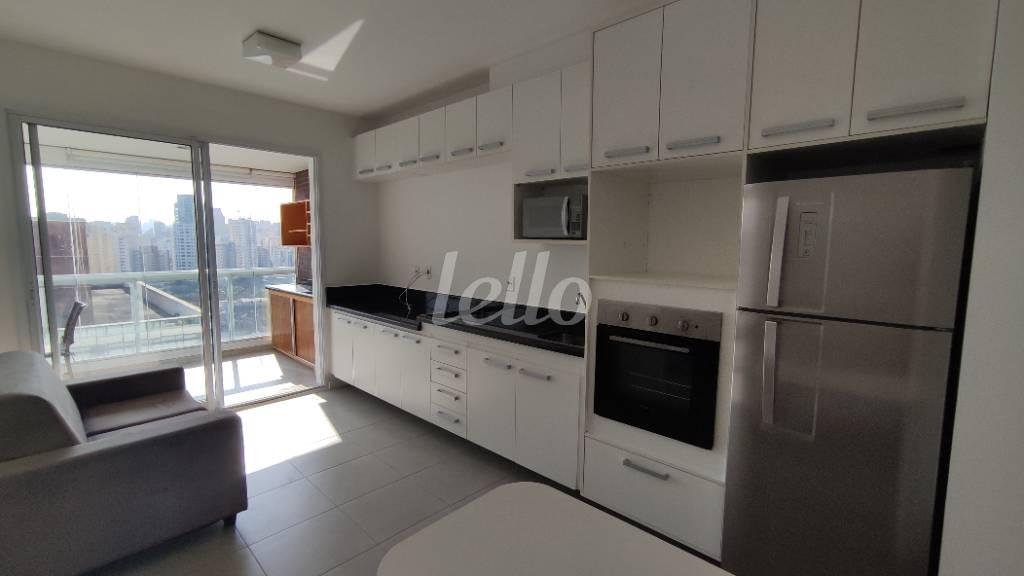 SALA 2 AMBIENTES de Apartamento para alugar, Padrão com 44 m², 1 quarto e 1 vaga em Vila Olímpia - São Paulo