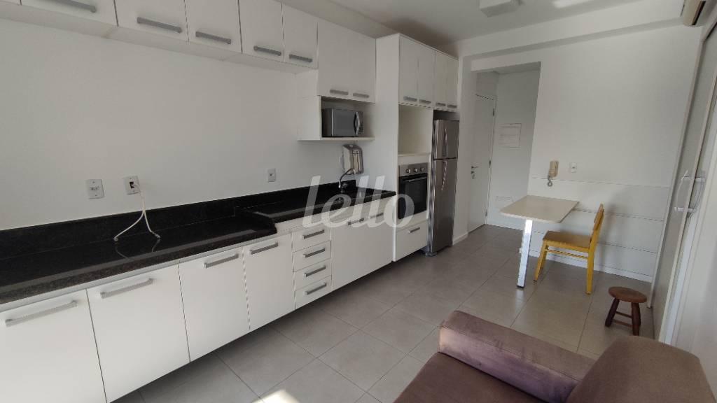 SALA 2 AMBIENTES de Apartamento para alugar, Padrão com 44 m², 1 quarto e 1 vaga em Vila Olímpia - São Paulo