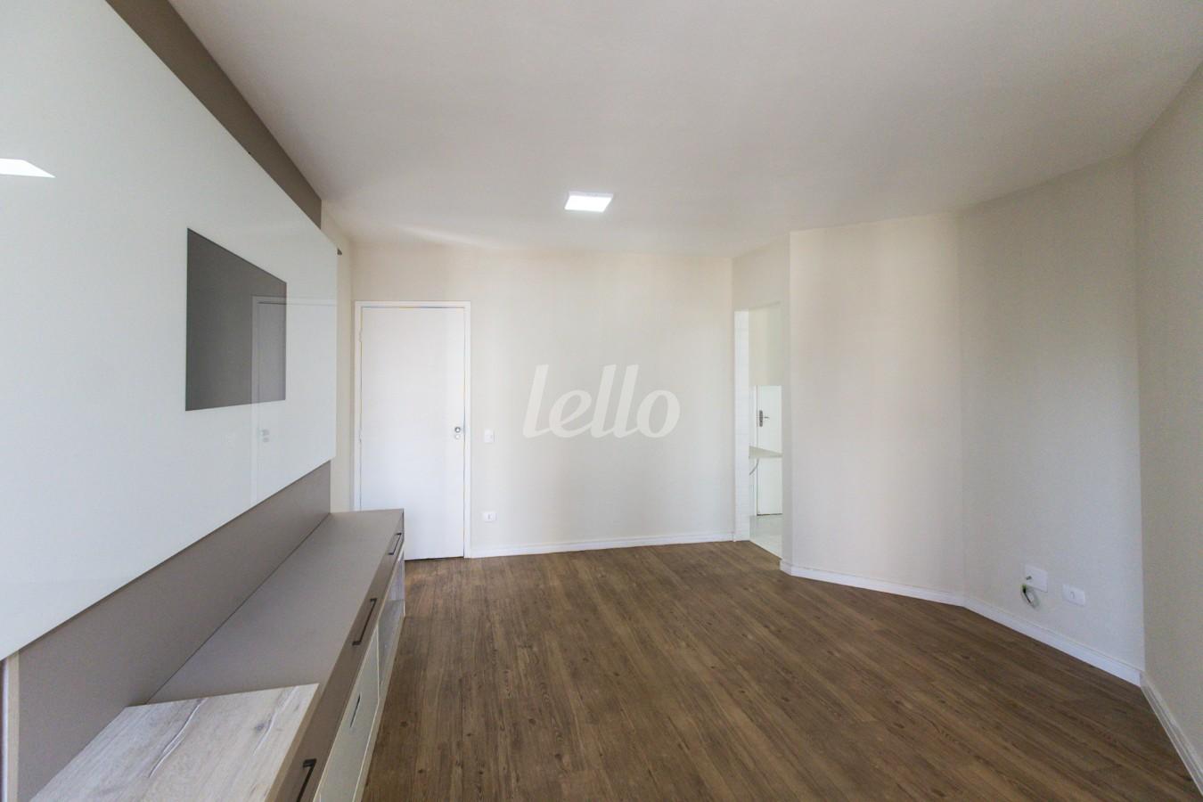 01SALA_003 de Apartamento para alugar, Padrão com 83 m², 3 quartos e 1 vaga em Vila Azevedo - São Paulo