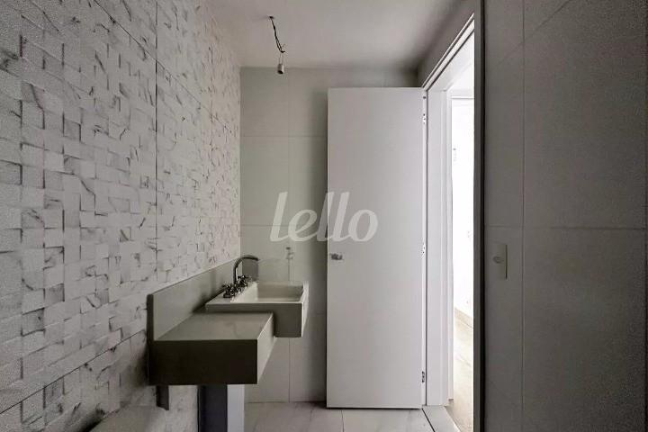 BANHEIRO de Apartamento à venda, Padrão com 66 m², 1 quarto e 2 vagas em Santo Amaro - São Paulo