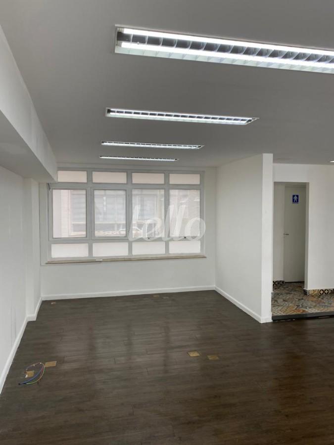 SALA de Sala / Conjunto para alugar, Padrão com 145 m², e em República - São Paulo