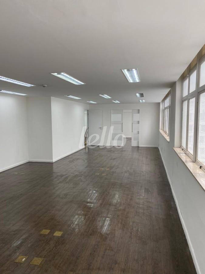 SALA de Sala / Conjunto para alugar, Padrão com 145 m², e em República - São Paulo