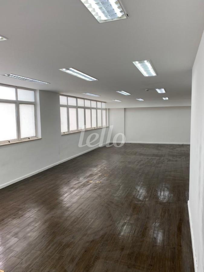 SALA de Sala / Conjunto para alugar, Padrão com 145 m², e em República - São Paulo