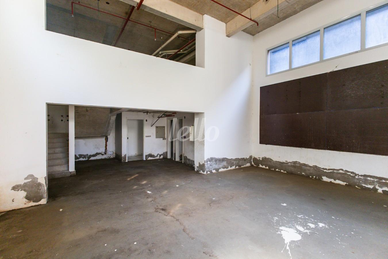 02SALAO_002 de Salão para alugar, Padrão com 256 m², e 1 vaga em Vila Prudente - São Paulo