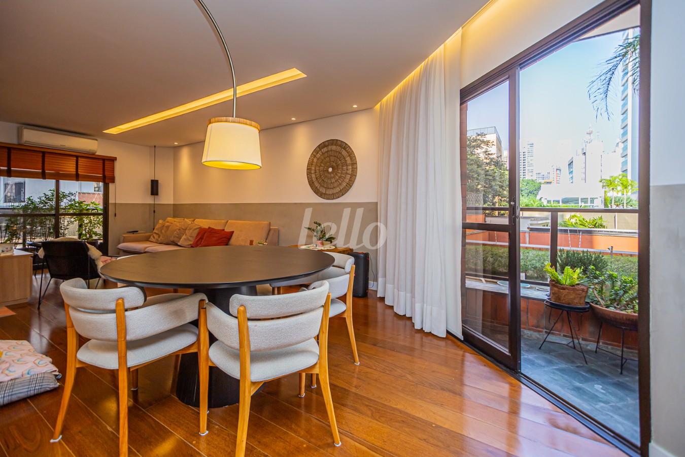 SALA de Apartamento à venda, Padrão com 128 m², 3 quartos e 2 vagas em Brooklin Paulista - São Paulo