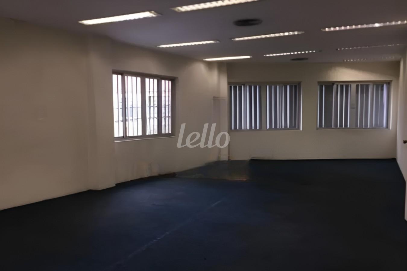 LOJA de Loja para alugar, Padrão com 1417 m², e 15 vagas em Santana - São Paulo