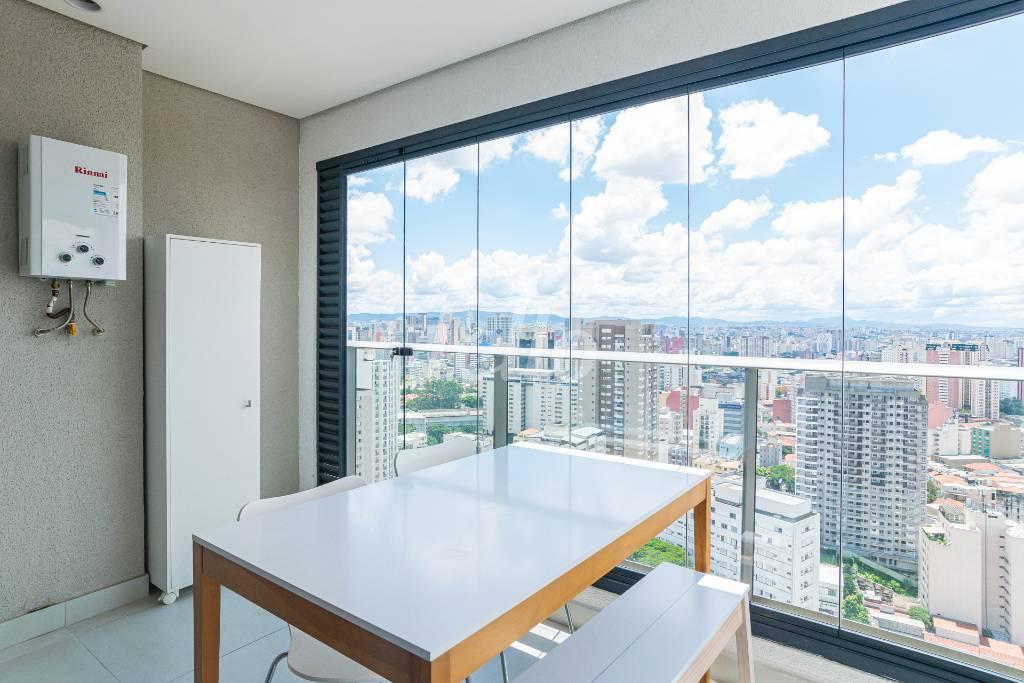 SACADA de Apartamento para alugar, Padrão com 38 m², 1 quarto e 1 vaga em Liberdade - São Paulo