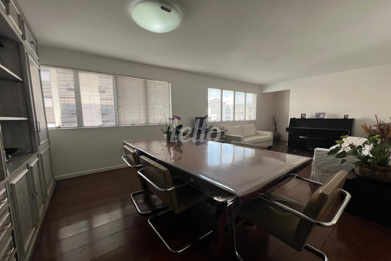 SALA de Apartamento à venda, Padrão com 121 m², 4 quartos e 1 vaga em Jardim Paulista - São Paulo