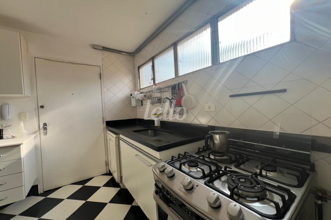 COZINHA de Apartamento à venda, Padrão com 121 m², 4 quartos e 1 vaga em Jardim Paulista - São Paulo