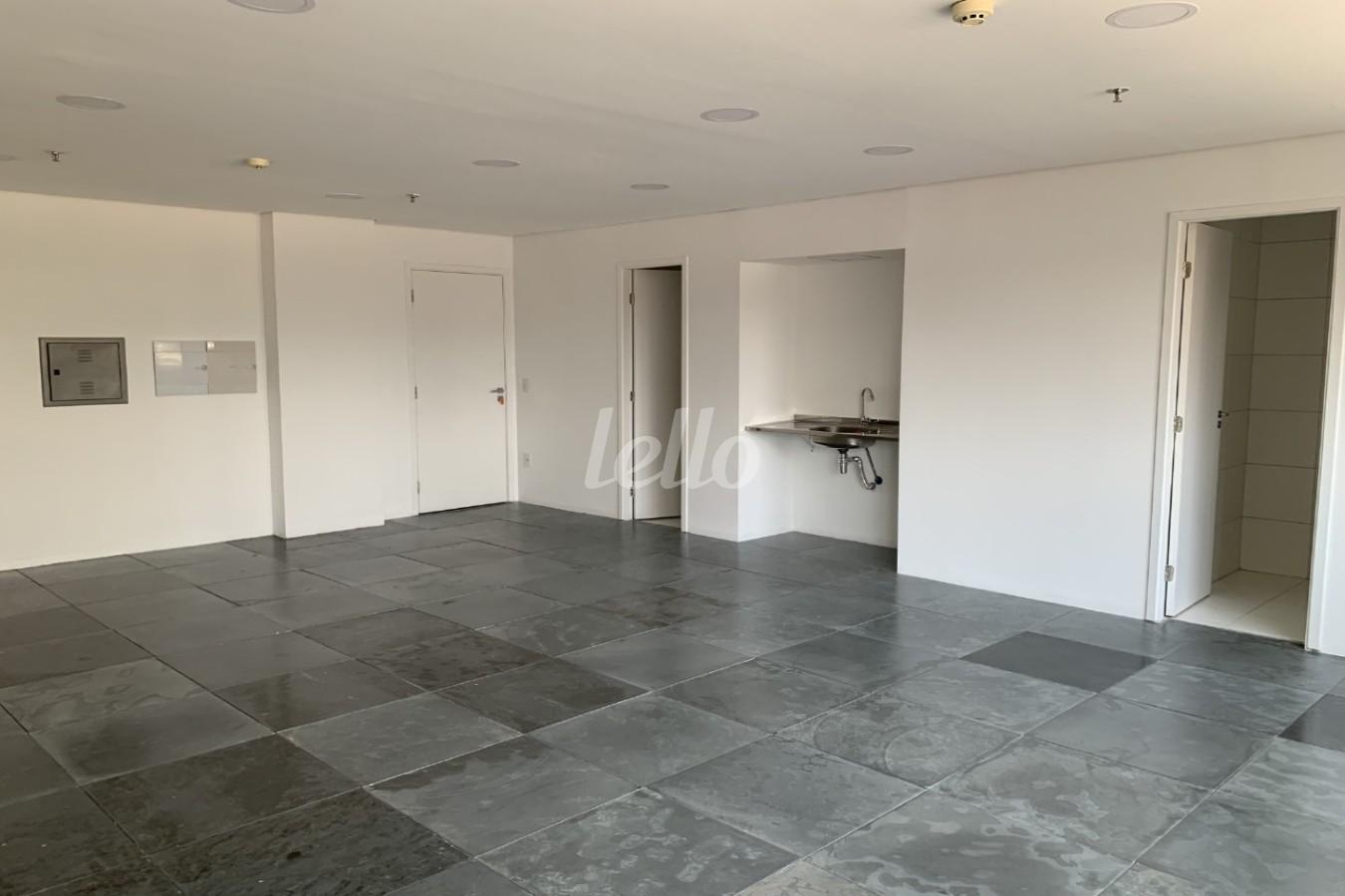 SALA de Sala / Conjunto para alugar, Padrão com 47 m², e 1 vaga em Vila Guarani - São Paulo