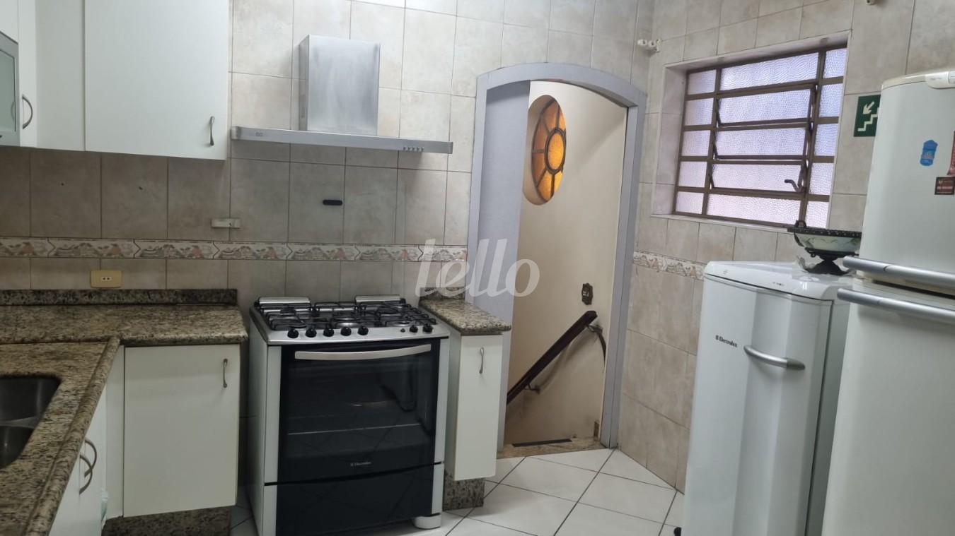 COZINHA de Casa à venda, sobrado com 304 m², 6 quartos e 8 vagas em Vila Carrão - São Paulo